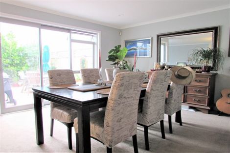 Photo of property in 2/6 The Parade, Island Bay, Wellington, 6023