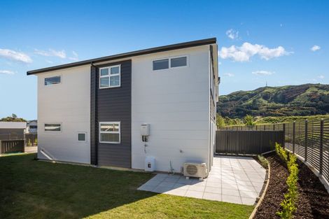 Photo of property in 6 Parekareka Lane, Kenepuru, Porirua, 5022