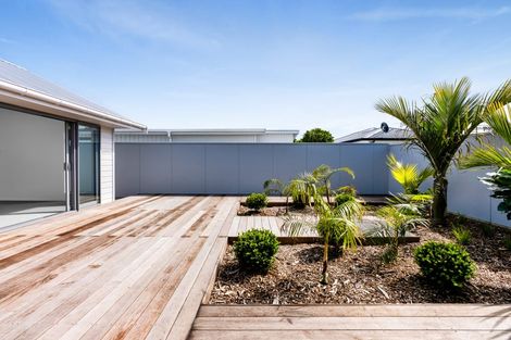 Photo of property in 9a Strandon Place, Strandon, New Plymouth, 4312