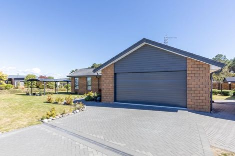 Photo of property in 8 Komahimahi Way, Motuoapa, 3382