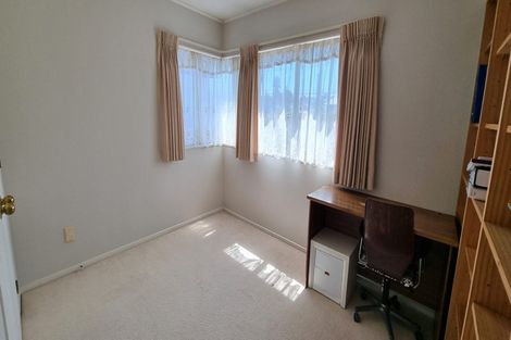 Photo of property in 2/14 Becroft Drive, Forrest Hill, Auckland, 0620