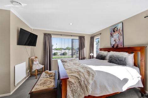 Photo of property in 12 Dolphin Parade, Bell Block, New Plymouth, 4312