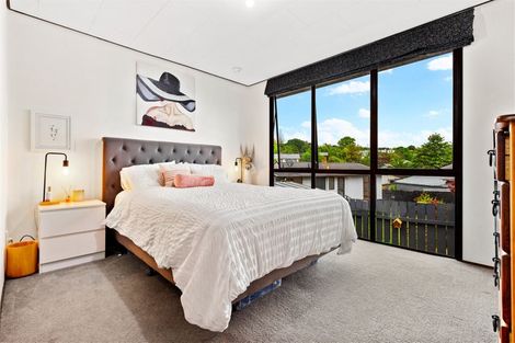 Photo of property in 2/22 Starforth Place, Henderson, Auckland, 0612