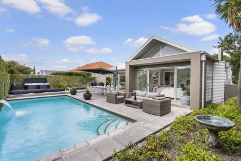 Photo of property in 2/51 Beach Road, Mellons Bay, Auckland, 2014