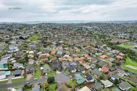 Photo of property in 2/17 Cambric Place, Botany Downs, Auckland, 2010