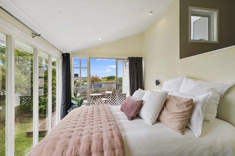 Photo of property in 12 Kinapori Terrace, Newlands, Wellington, 6037