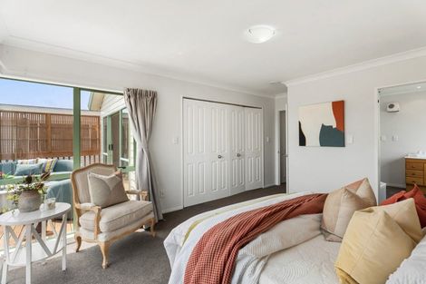 Photo of property in 9a Bradbury Road, Botany Downs, Auckland, 2010
