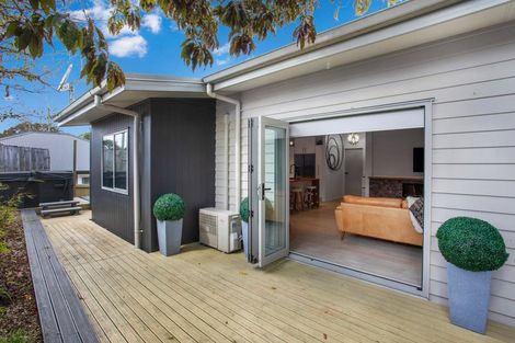 Photo of property in 5a Collingwood Road, Waiuku, 2123