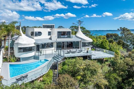 Photo of property in 105 Aeroview Drive, Beach Haven, Auckland, 0626