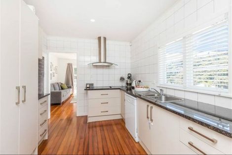 Photo of property in 65 Eskdale Road, Birkdale, Auckland, 0626