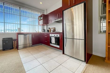 Photo of property in Endeavour Apartments, 16/125u Thorndon Quay, Pipitea, Wellington, 6011