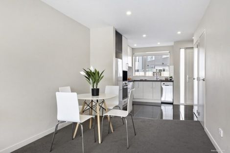 Photo of property in 2u6 Stone Street, Miramar, Wellington, 6022