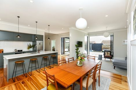 Photo of property in 22 Cutfield Road, New Plymouth, 4310