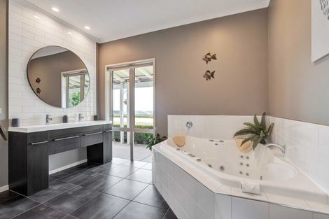 Photo of property in 80 Clearview Road, Lepperton, New Plymouth, 4373