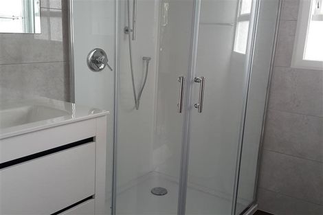 Photo of property in 28 Rosalind Road, Glenfield, Auckland, 0629