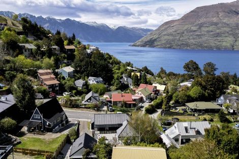 Photo of property in 24 Williams Street, Sunshine Bay, Queenstown, 9300