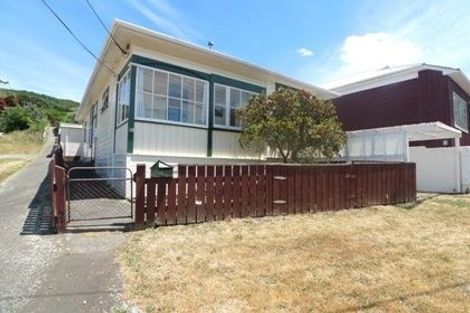 Photo of property in 38 Eden Street, Island Bay, Wellington, 6023