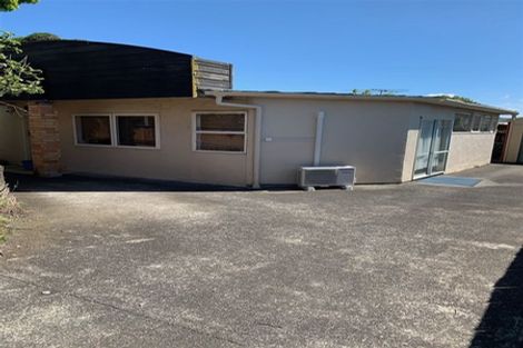 Photo of property in 240e Great North Road, Henderson, Auckland, 0612