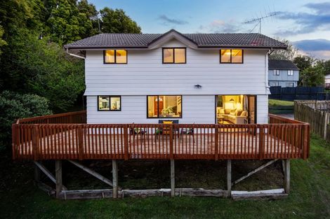Photo of property in 2/70 Ayton Drive, Totara Vale, Auckland, 0629