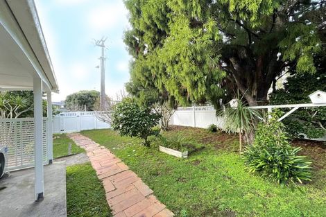 Photo of property in 1 Miltonia Avenue, Te Atatu South, Auckland, 0610