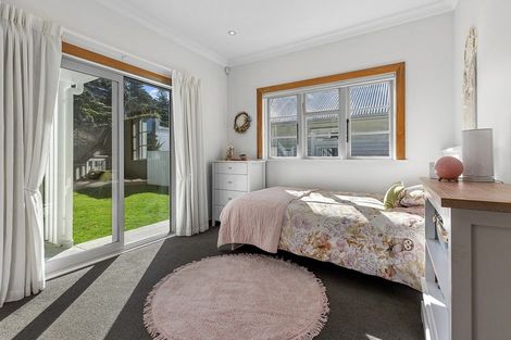 Photo of property in 55 Ferry Street, Seatoun, Wellington, 6022