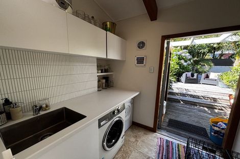 Photo of property in 163 Vivian Street, New Plymouth, 4310