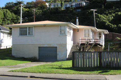 Photo of property in 145 Newlands Road, Newlands, Wellington, 6037