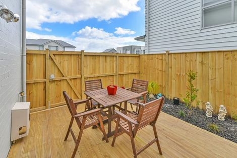 Photo of property in 16 Soaring Bird Drive, Takanini, 2112