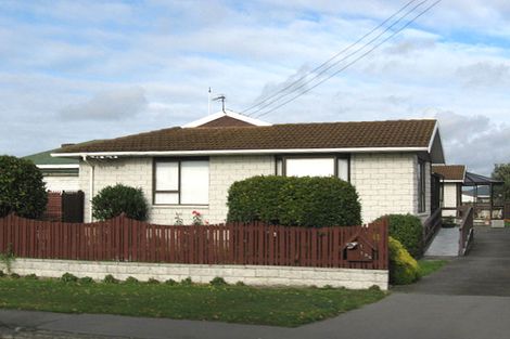 Photo of property in 1/135 Sawyers Arms Road, Northcote, Christchurch, 8052