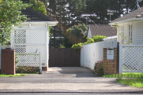 Photo of property in 2/52 Gloria Avenue, Te Atatu Peninsula, Auckland, 0610