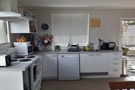 Photo of property in 14 Stottholm Road, Titirangi, Auckland, 0604