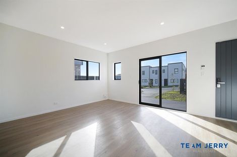 Photo of property in 42a Crestview Rise, Papakura, 2110