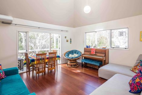 Photo of property in 17 Lawson Place, Mount Victoria, Wellington, 6011