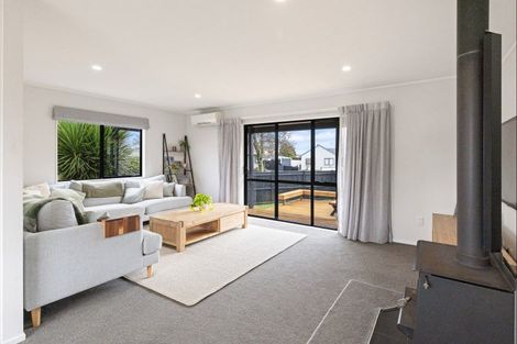 Photo of property in 100 Hillcrest Drive, Kelvin Grove, Palmerston North, 4414