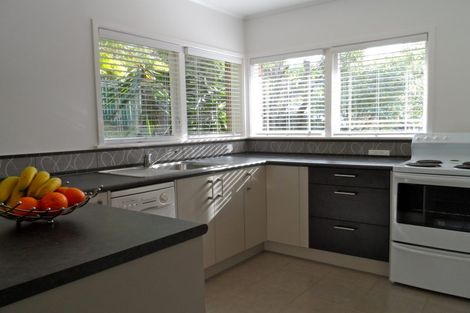 Photo of property in 2/60 Ayton Drive, Totara Vale, Auckland, 0629