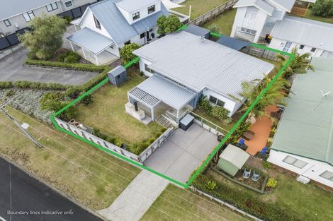 Photo of property in 408 Linton Crescent, Whangamata, 3620