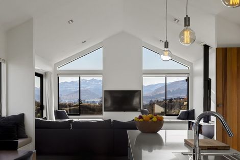 Photo of property in 7 Rabbiters Crescent, Jacks Point, Queenstown, 9371