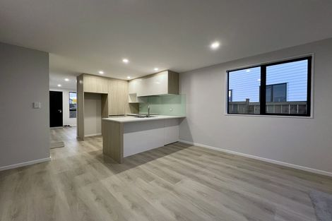 Photo of property in 130 Bradbury Road, Botany Downs, Auckland, 2010