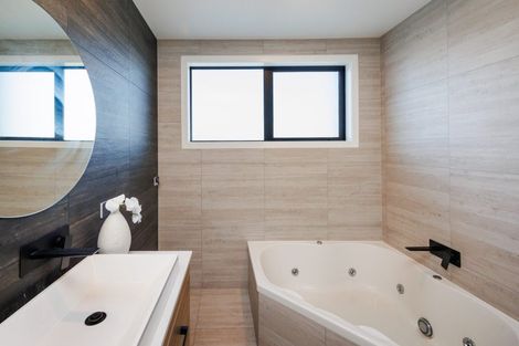 Photo of property in 18 Silkwood Place, Fitzherbert, Palmerston North, 4410