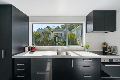 Photo of property in 24u4 Princess Terrace, Newtown, Wellington, 6021