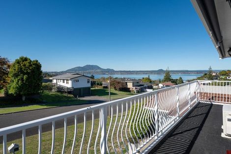 Photo of property in 7 Reeves Road, Acacia Bay, Taupo, 3330