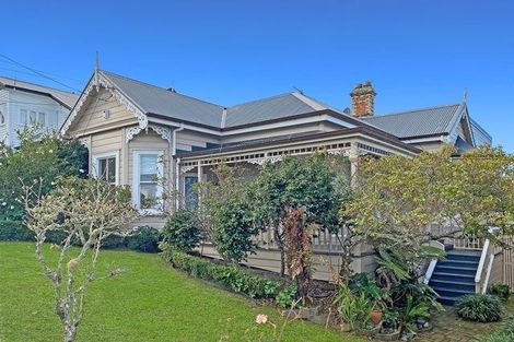 Photo of property in 18 Bridge View Road, Birkenhead, Auckland, 0626