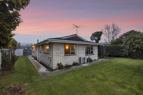 Photo of property in 2/122 Cavendish Road, Casebrook, Christchurch, 8051