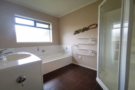 Photo of property in 35 Milbrook Place, Chartwell, Hamilton, 3210