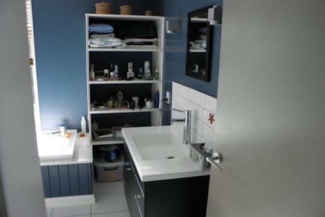 Photo of property in 45 Garden Road, Northland, Wellington, 6012