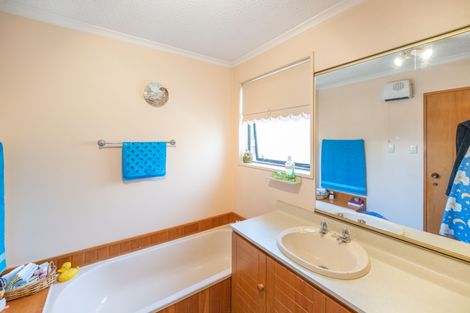 Photo of property in 2/9a Kingham Place, Avonhead, Christchurch, 8042