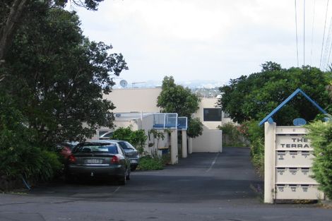Photo of property in 1/18 Parr Terrace, Castor Bay, Auckland, 0620