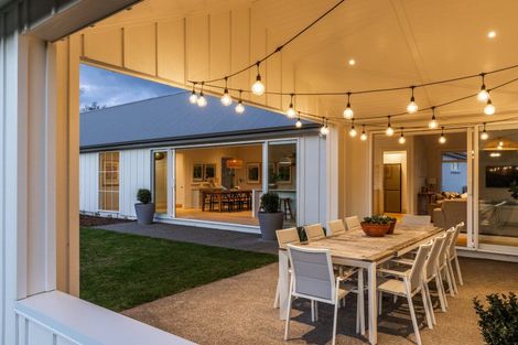 Photo of property in 5 Lens Way, Acacia Bay, Taupo, 3385