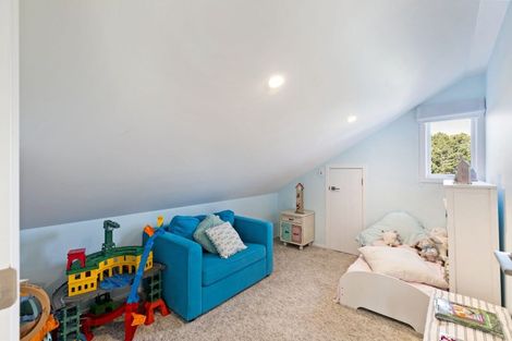 Photo of property in 51 Coutts Way, Fitzherbert, Palmerston North, 4410