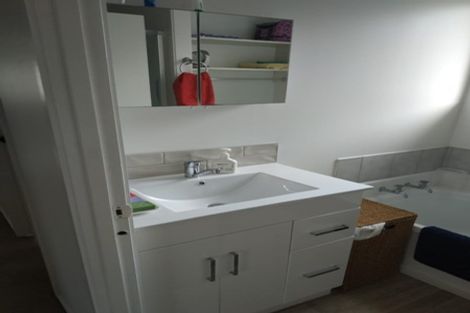 Photo of property in 2/44 Granville Drive, Massey, Auckland, 0614